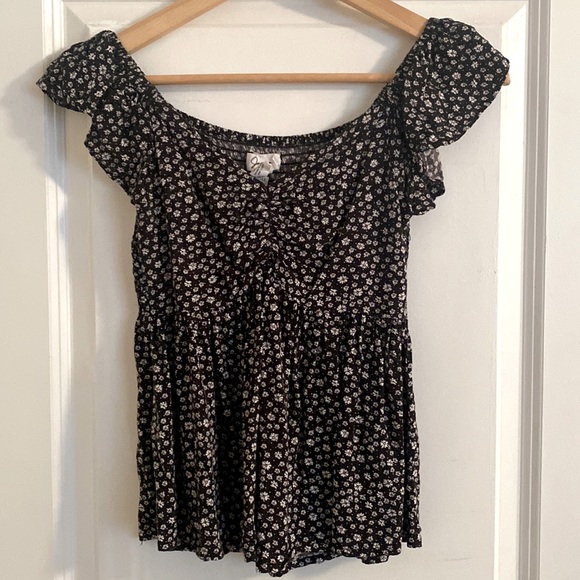 Floral top with ruffle sleeves - Picture 1 of 3